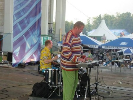 live-12